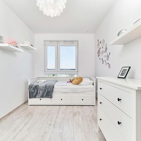 Exclusive Apartments Teczowa With Underground Parking By Noclegi Renters Wrocław Buitenkant foto