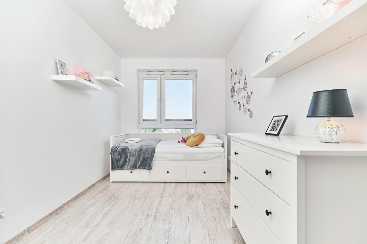 Exclusive Apartments Teczowa With Underground Parking By Noclegi Renters Wrocław Buitenkant foto