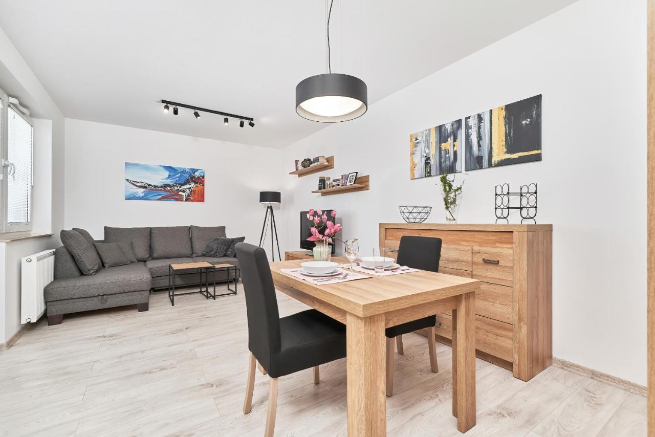Exclusive Apartments Teczowa With Underground Parking By Noclegi Renters Wrocław Buitenkant foto