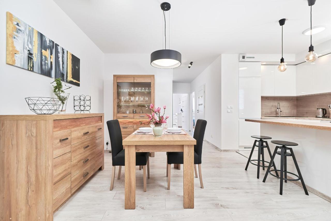 Exclusive Apartments Teczowa With Underground Parking By Noclegi Renters Wrocław Buitenkant foto